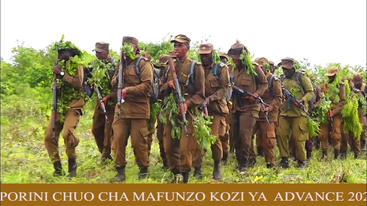 #MAAFISA WANAFUNZI  WA CHUO CHA MAFUNZO WAHITIMU MAZOEZI YA KIVITA PORINI KAMBI YA KIASHANGE.