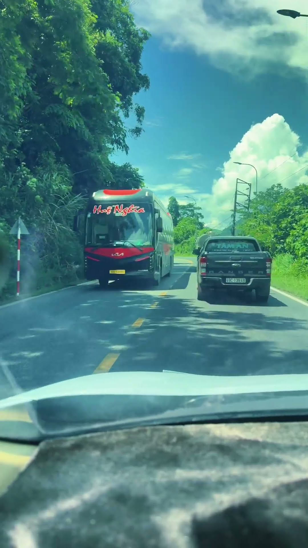 Taxi Di Linh – Đi Sân Bay Liên Khương, Đà Lạt, Đức Trọng, Sài Gòn: Báo Giá Theo Điểm Đón Video xe của nhóm leo đèo Bảo Lộc trên Quốc lộ 20 sau chuyến từ Sài Gòn
