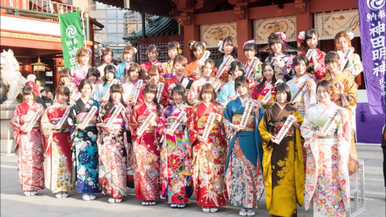 Coming of age Ceremony. Indonesia coming of age Ceremony. Coming-of-age Ceremony in different Countries. Japan Ceremonial Headgears woman.