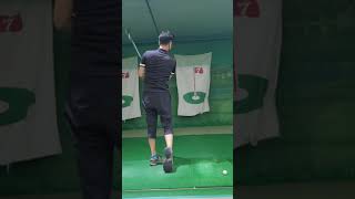 [목계골프] 거의 모든 스윙을 위한 가장 기본 동작의 모습. 잠깐 방싱하면 아웃인이 되면서 임팩이후 공간이 쪼그라들어 좋은 스윙을 만들 수 없다.