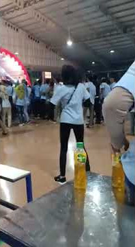 Viral! Salah satu cewek dari karyawan pabrik HWI asyik bergoyang - Enak banget