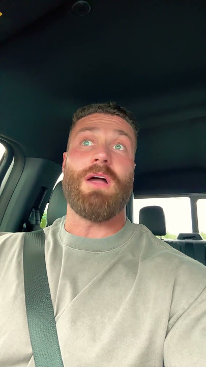 Urs in the open is a SIGHT to see. #bodybuilding #classicphysique