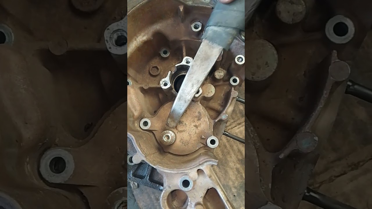 cara membuka tutup pompa oli beat