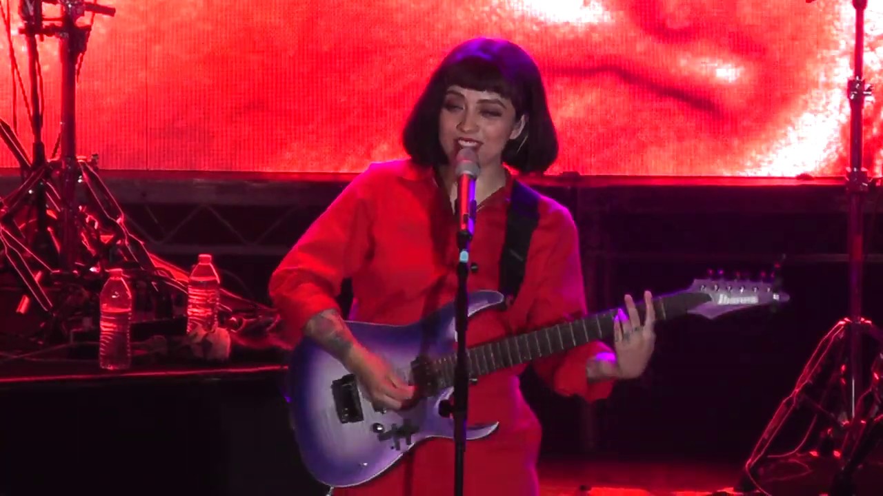 Mon Laferte Cancion De Mierda 2019