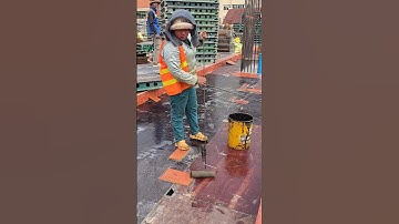 Oiling formwork #shorts #construction #building #civilengineering