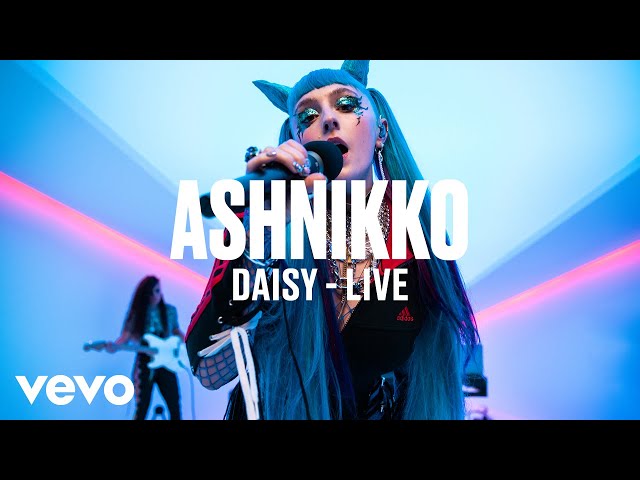 Ashnikko - Daisy (Live) | Vevo DSCVR class=