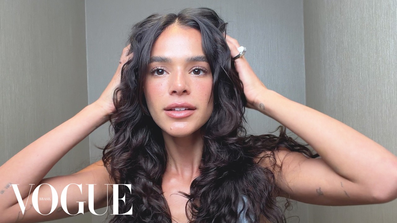Bruna Marquezine fala sobre transição capilar e favoritos da k-beauty | Segredos de Beleza | Vogue