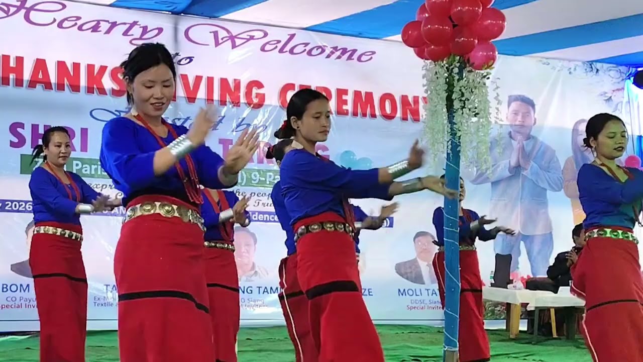 Donggin women beautiful group dance 