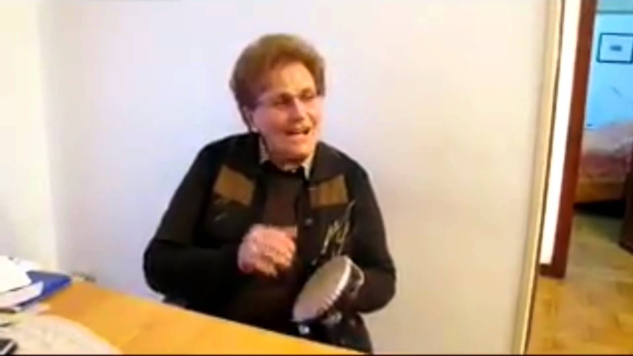 Lilla D'Errico interpreta i canti della tradizione di Rodi Garganico