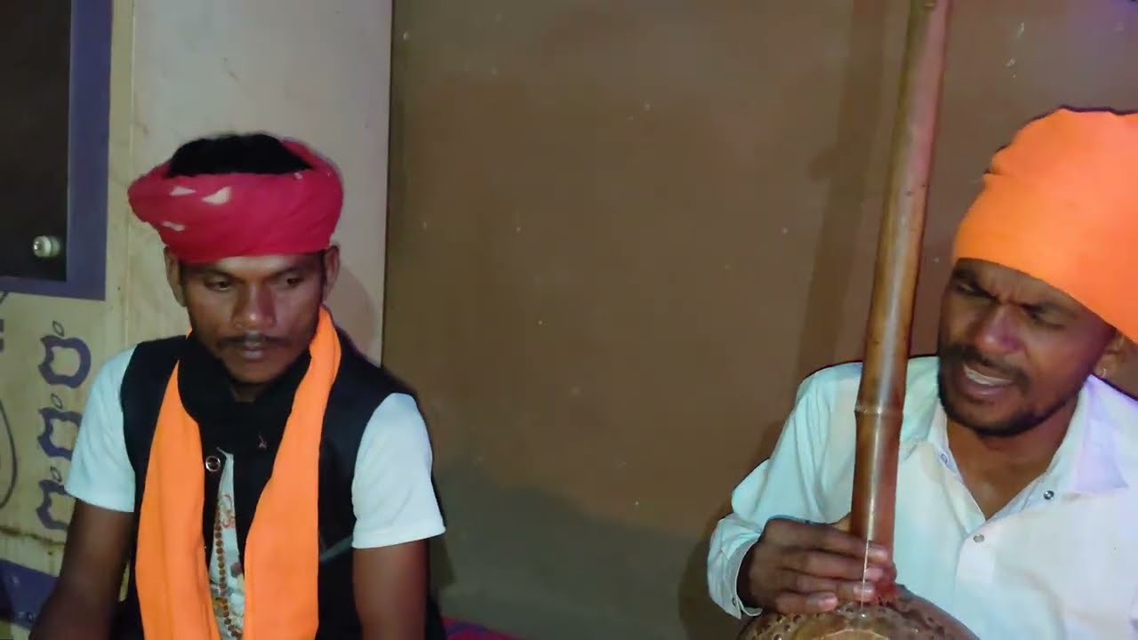 सोमा महराज भजन करते हुए गोविंद गुरु का गेहुंआ कुआ 