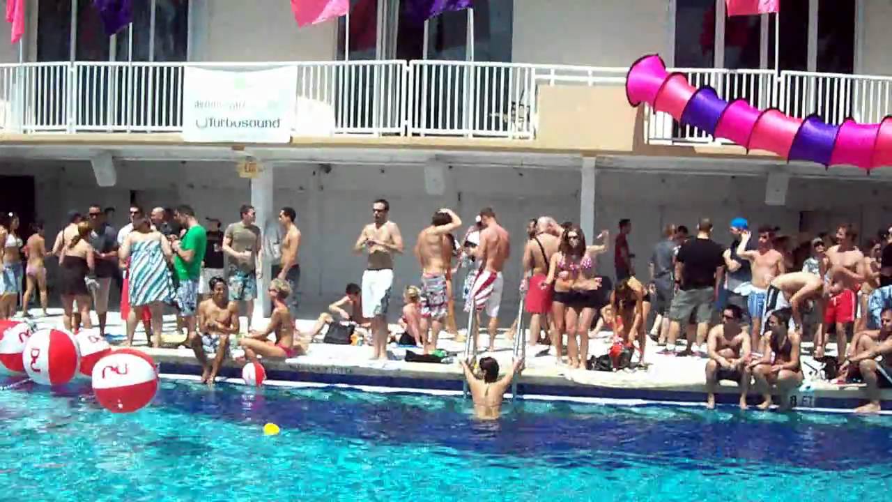 Shelbourne pool party WMC2009