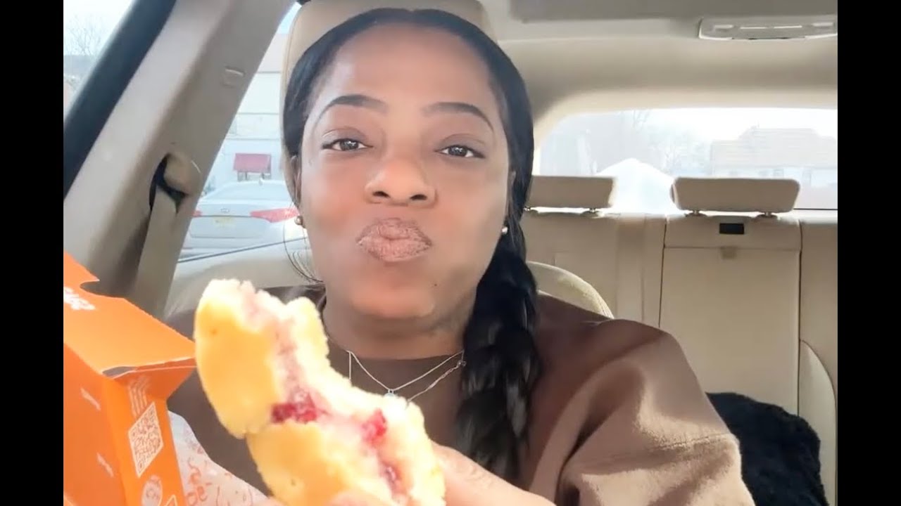 Checking in! On my way to pick up some food 👋🏽