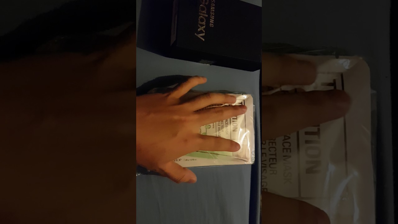 ASMR #28 GUM CHEWING/CRINKLING/TAPPING/SCRATCHING WHISPER VIDEO