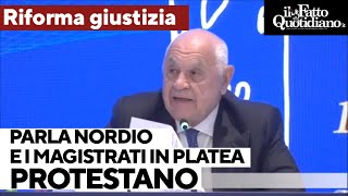 Nordio parla al congresso Anm e i magistrati in platea protestano: "Non è così"