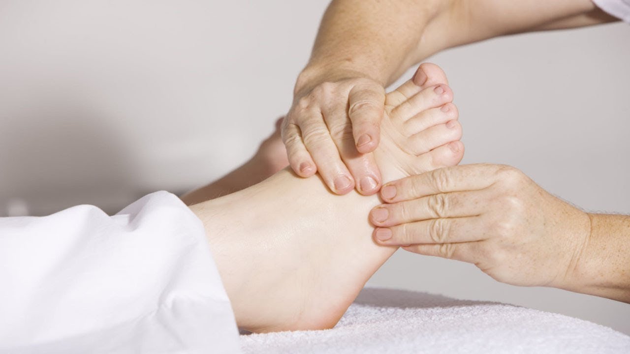 Cara mengobati kaki bengkak akibat rematik