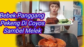 MUKBANG HAKIKI (BEBEK PANGGANG PEKENG DI COYOS SAMBEL  LALAP MENTAH) #mukbang #bebek @QwenSilver