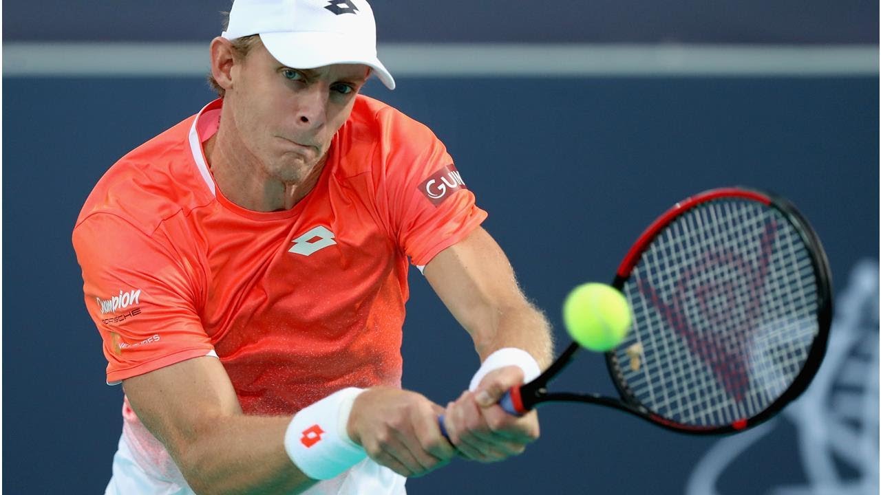 WATCH: Who has the early momentum as the Australian Open begins? - YouTube