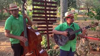 GUANTANAMERA (GUAJIRA) Duo cubano de músicos callejeros, кубинский дуэт уличных музыкантов.