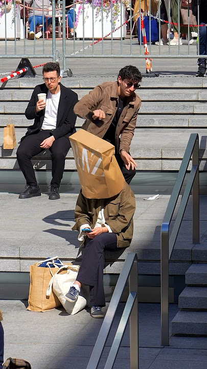 صدمت هذه الفتاه بما فعلت 😂 #naderraslan #funnyvideos #pranks