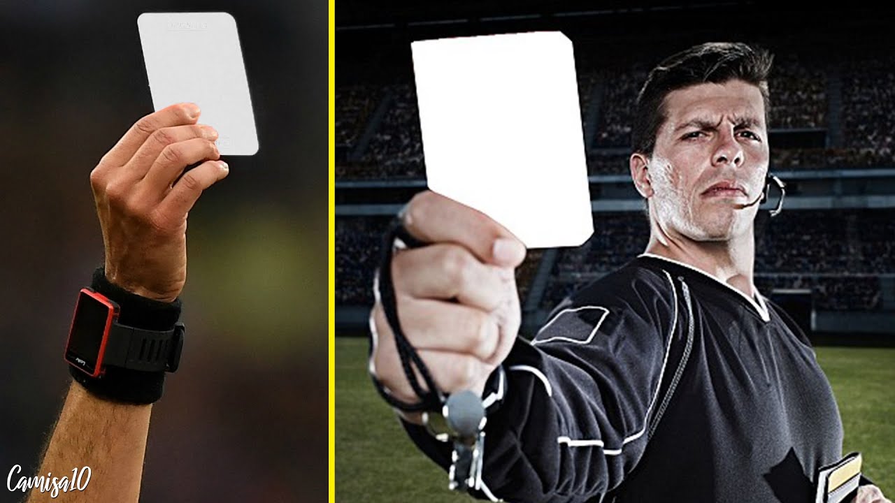 Um Juiz De Futebol Possui Tres Cartoes No Bolso
