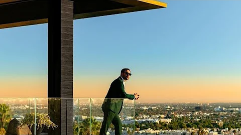 @Touring a $70,000,000 Dubai billionaire  mansion with an UNDERWATER GARAGE !