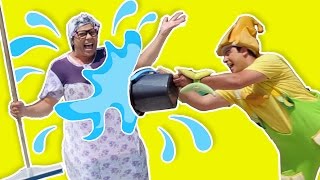 فوزي موزي وتوتي – تنظيف الساحة – Cleaning the back yard