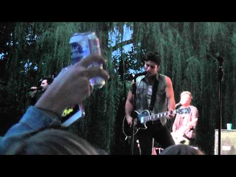 Dan + Shay - "Paradise City / Parking Brake" Live 2014 WI