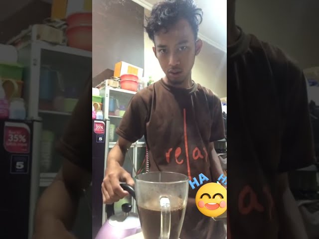 salah lirik lagi ni orang lucu parah ngakak #salahlirik #lupalirik class=