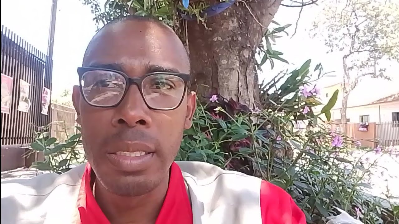 Colegas de trabalho não são seus amigos, não se misture. 