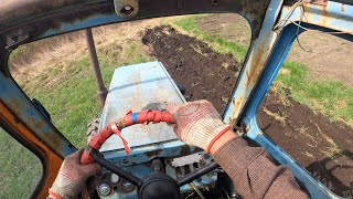 На тракторе Т-40 от первого лица. Пашу огород! Tractor T-40. I plow a vegetable garden!