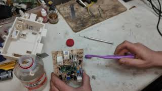 видео: Стиральная машинка Атлант| atlant| глючит| ошибка F14| опять виноваты мыши картинка: Стиральная машинка Атлант| atlant| глючит| ошибка F14| опять виноваты мыши