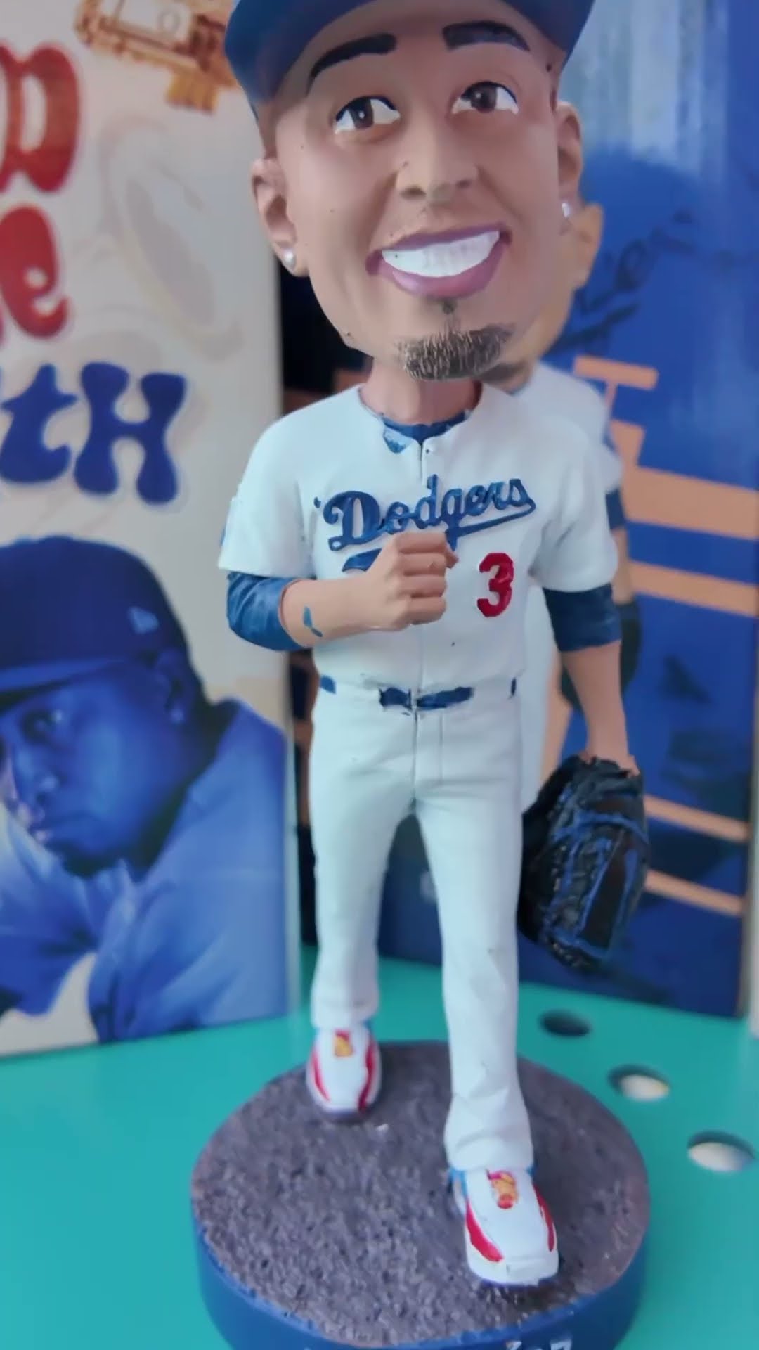 Edwin Díaz's FIRST Dodger Bobblehead! - YouTube