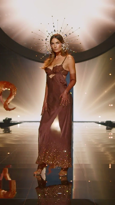 She’s beauty and she’s grace…it’s Lily Aldridge.