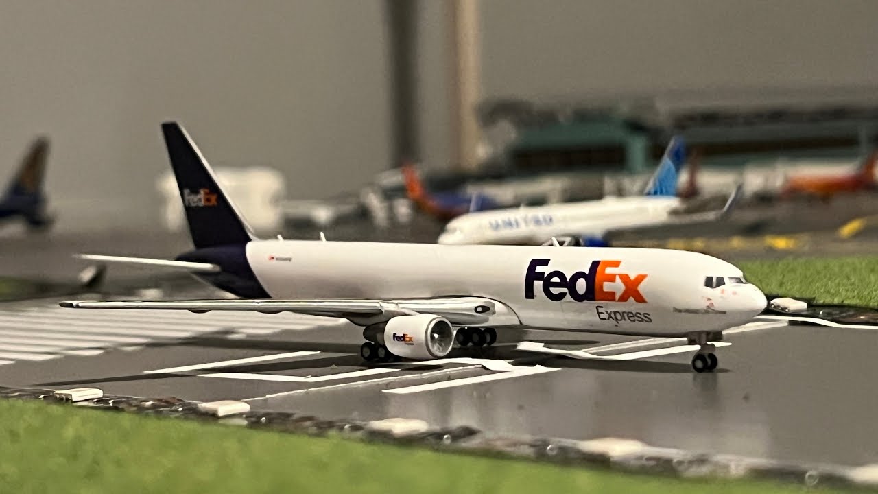 Gemini Jets FedEx 767-300F Model Review - YouTube