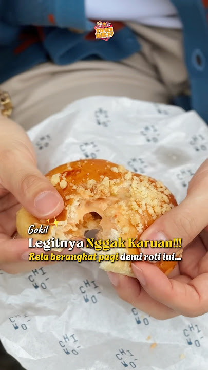 TRY THE VIRAL MOCHI BREAD IN BANDUNG, THE LINE IS REALLY HUGE. Have you tried it yet? #MenuSteven...