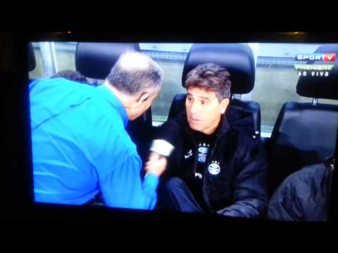 Renato Gaucho tirando o reporter