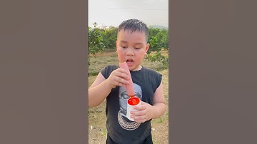 Cậu bé tốt bụng lần đầu ăn xúc xích và cái kết hài hước #shorts