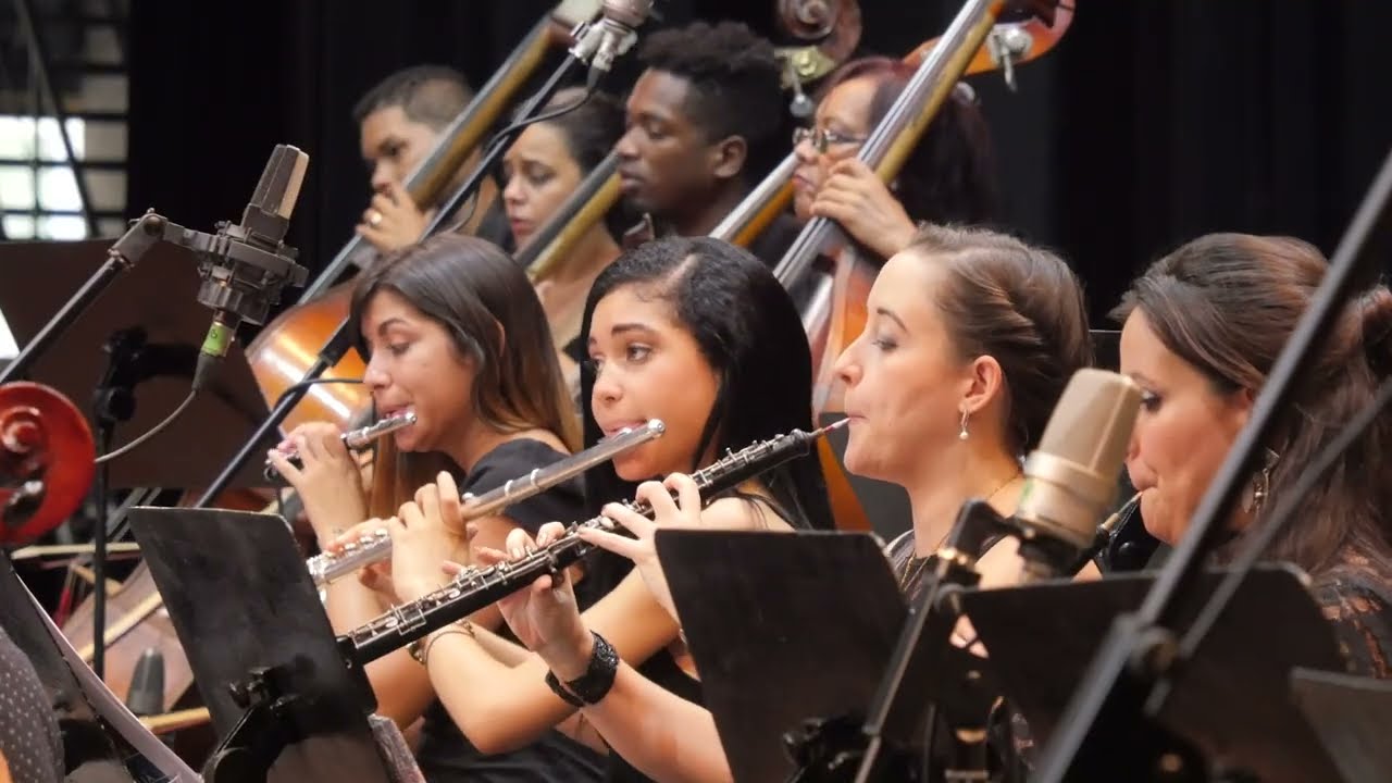 Cinco Salsa - Beethovens 5. symphony (first movement) in a salsa version - live  in Havana.