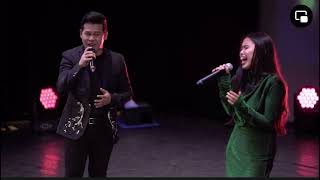 Marcelito Pomoy duet with a Fan sings Endless Love @ Rome Concert