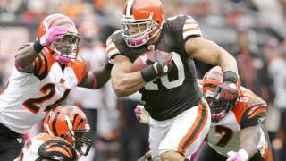 Madden NFL 12 cover shoot with Peyton Hillis
