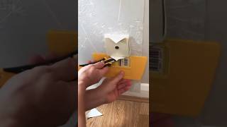 Comment Découper Du Papier Peint Autour Dun Interrupteur Ou Boîte Antenne ?