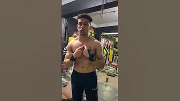 اللي تعبكم ان انا حراق رجلي 