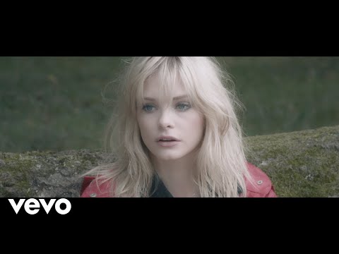 Julia - Passe... comme tu sais (Clip officiel)