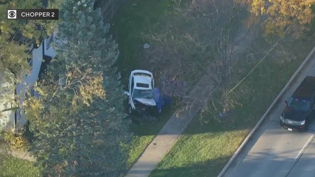 Person ejected in crash in northwest Chicago suburbs - YouTube