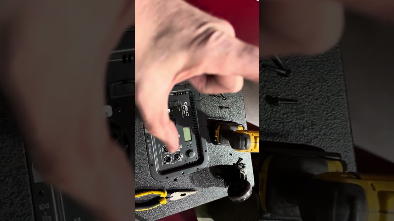 How to replace a fuse on a QSCKS118 subwoofer