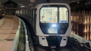 東京臨海新交通臨海線（ゆりかもめ）7300系第38編成『7381編成』がお台場海浜公園駅に到着するシーン