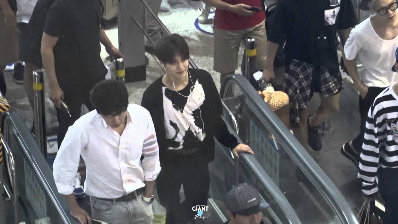 150815 incheon airport - taemin 안뇽안뇽(•̀ᴗ•́)و ̑̑