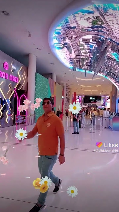 Dubai moll ma ek TikTok video Banaya inding song ma Mubhat Barsa Dana to Sawan Ayai
