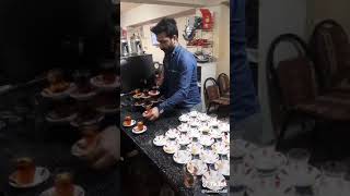 12 Tane Bardak Alan Kahveci