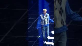 Chan was dancing alone at the back when minsung sing Twilight 😌 #방찬 #스트레이키즈 #BangChan #StrayKids